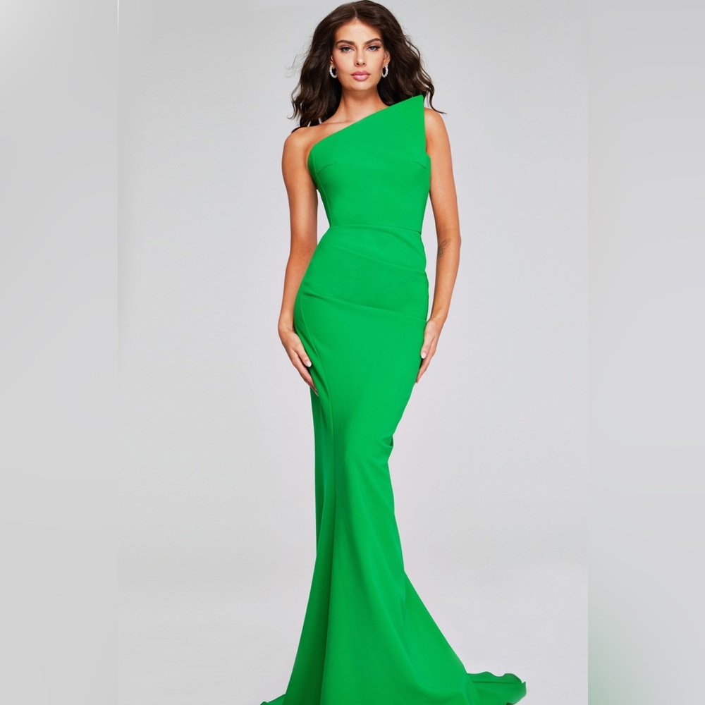 NWT JOVANI 40301